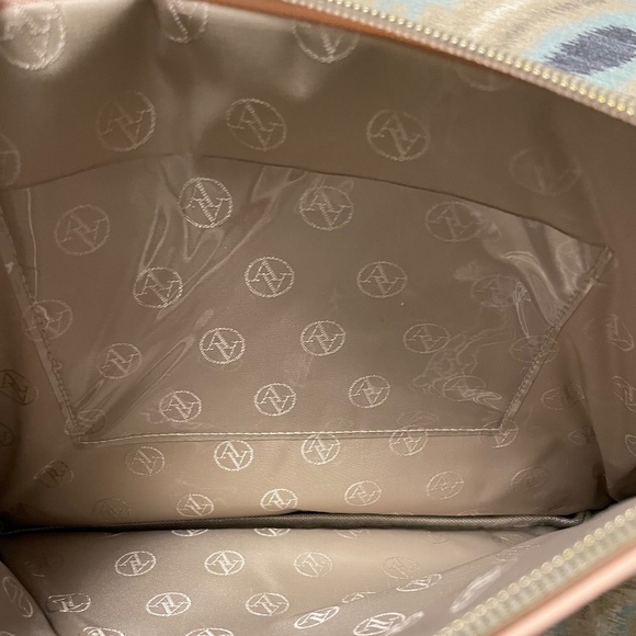 ๐HP!๐ Adrienne Vittadini Studio Tablet Case - Cosmetic Case - Peach - Picture 6 of 7